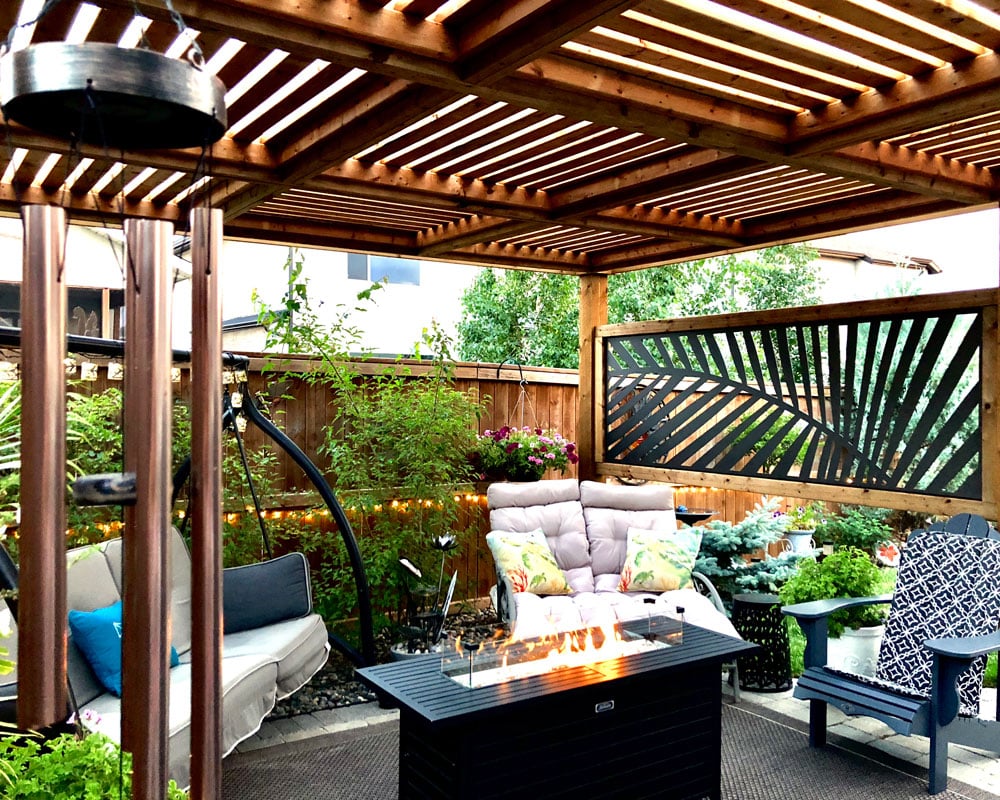custom pergola privacy screen